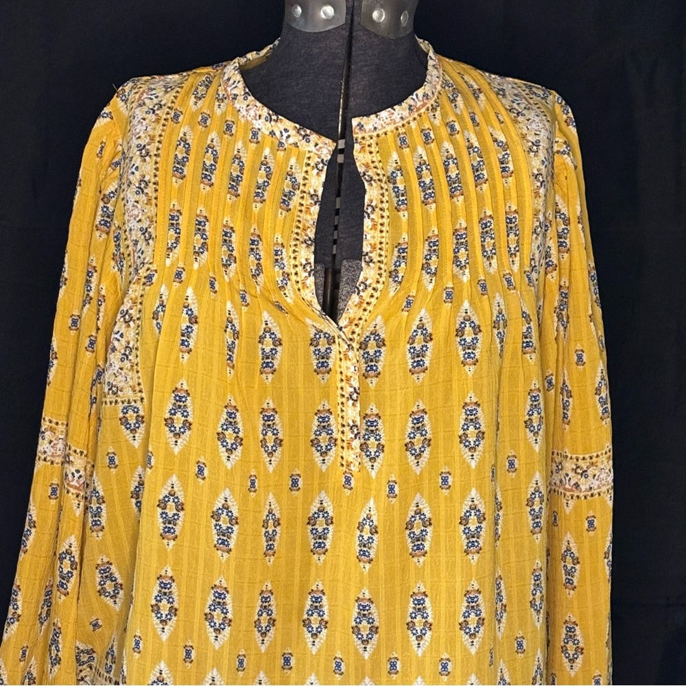 💛Rose + Olive💛 Gold Patterned Flowy Top - Picture 2 of 6